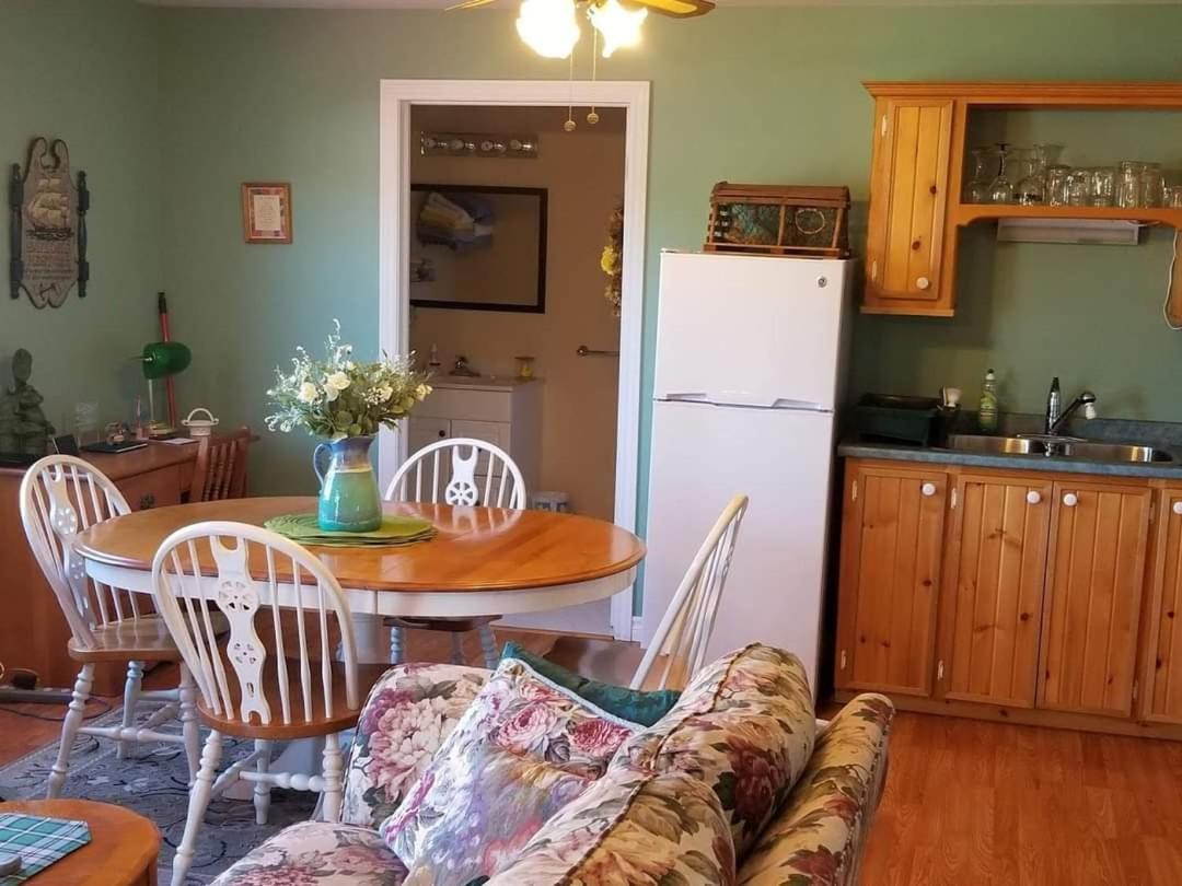 St Ann'S Motel & Cottage Baddeck Inlet المظهر الخارجي الصورة
