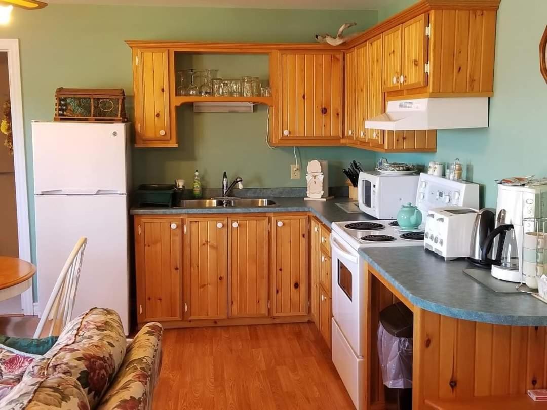 St Ann'S Motel & Cottage Baddeck Inlet المظهر الخارجي الصورة