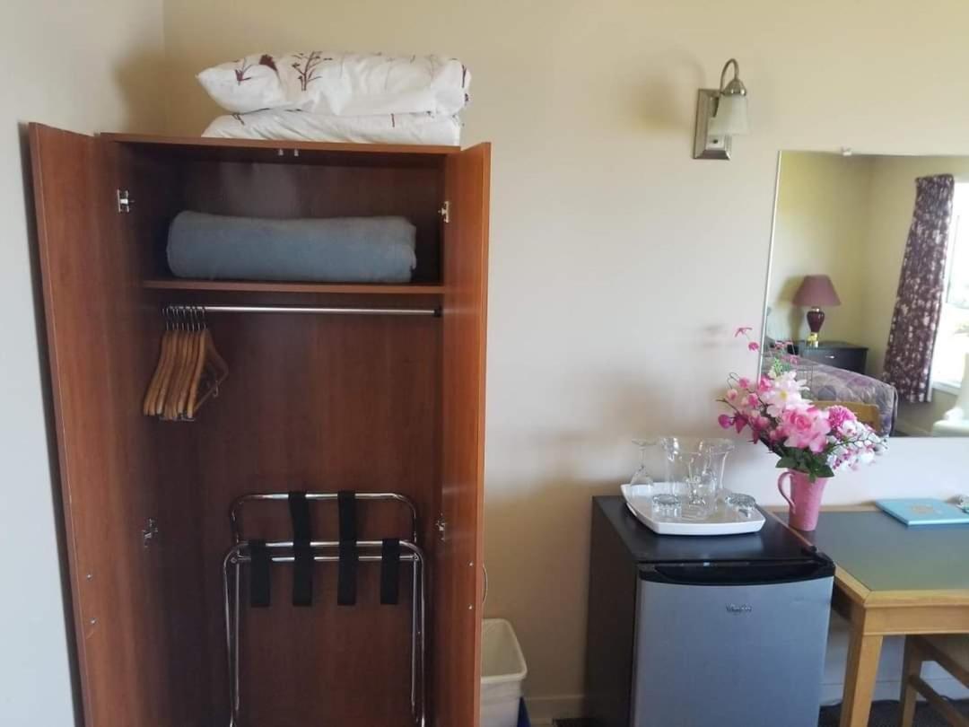 St Ann'S Motel & Cottage Baddeck Inlet المظهر الخارجي الصورة