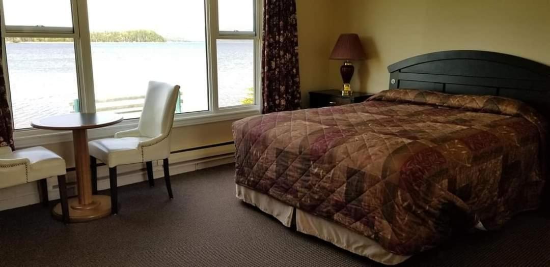 St Ann'S Motel & Cottage Baddeck Inlet المظهر الخارجي الصورة