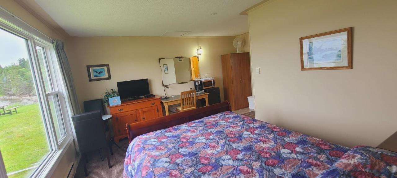 St Ann'S Motel & Cottage Baddeck Inlet المظهر الخارجي الصورة