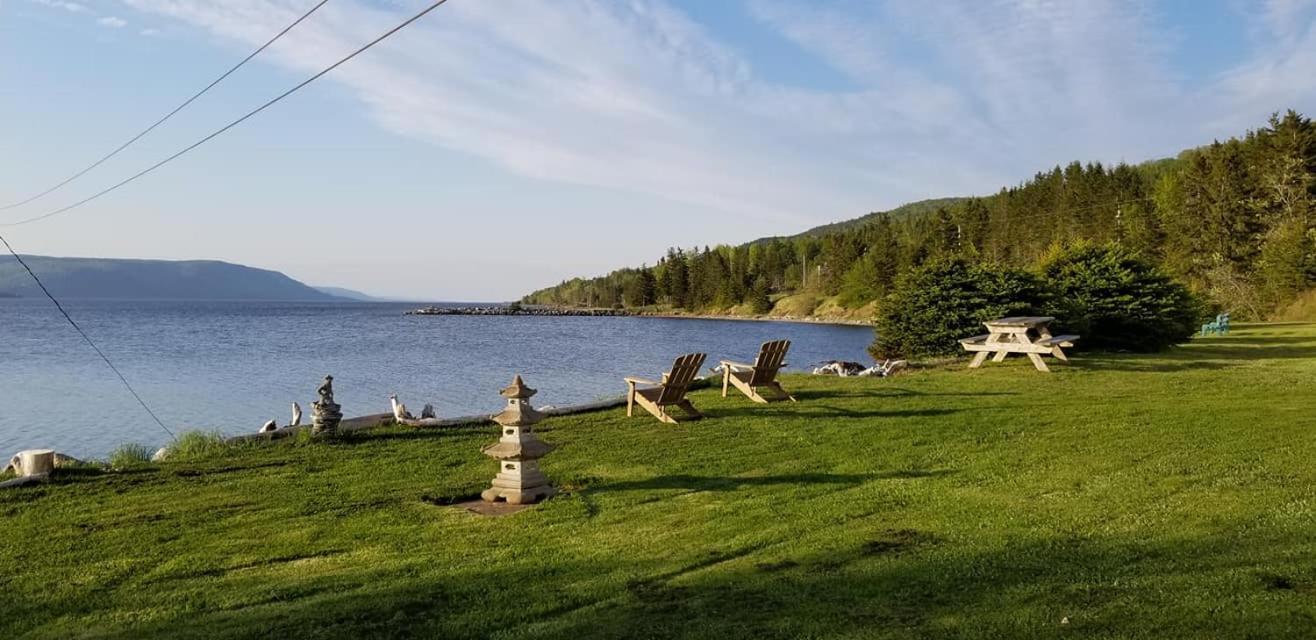 St Ann'S Motel & Cottage Baddeck Inlet المظهر الخارجي الصورة