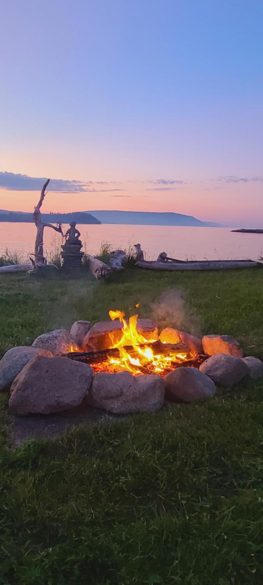 St Ann'S Motel & Cottage Baddeck Inlet المظهر الخارجي الصورة