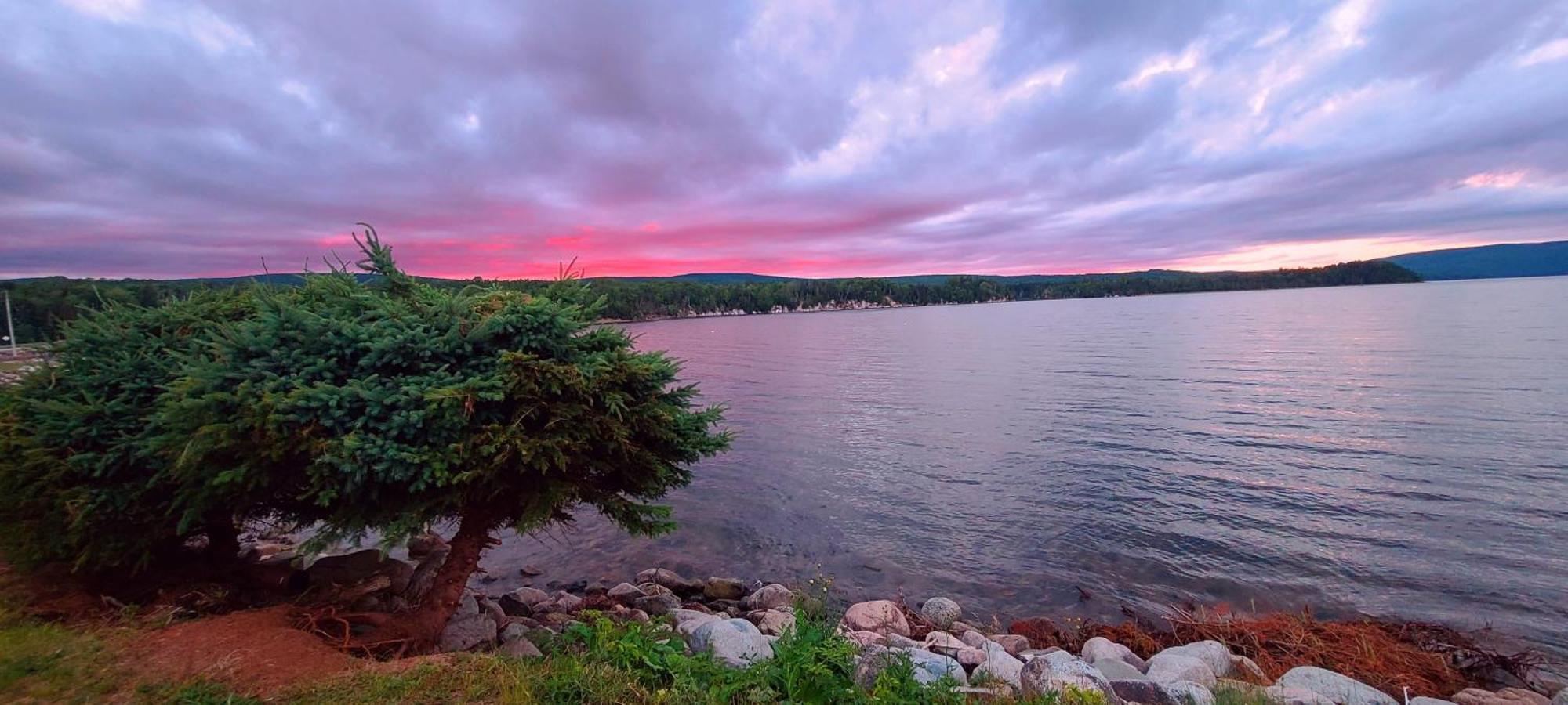 St Ann'S Motel & Cottage Baddeck Inlet المظهر الخارجي الصورة